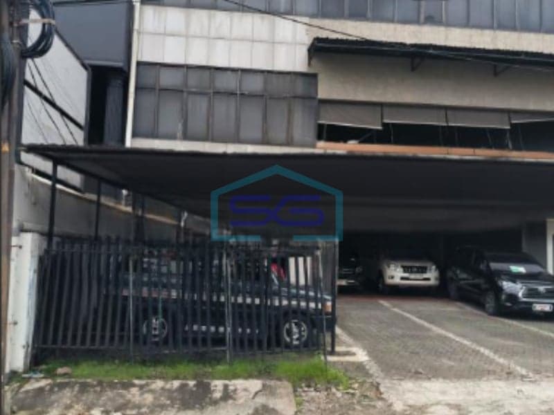 Disewakan Ruko Lokasi Ramai dan Strategis di Radio Dalam, Jakarta Selatan LB 375 m²