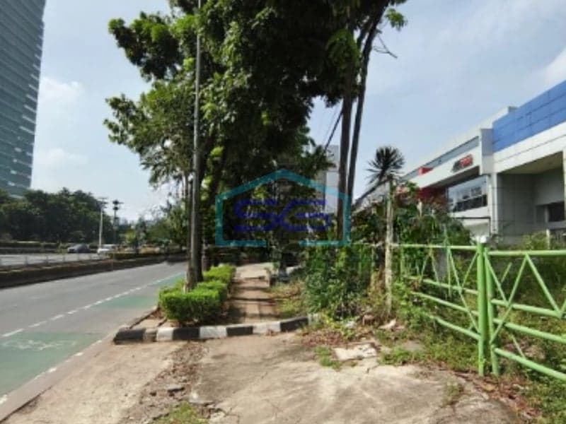 Dijual Kantor Ex Dealer Lokasi Strategis di Slipi, Jakarta Barat LB 900 m²