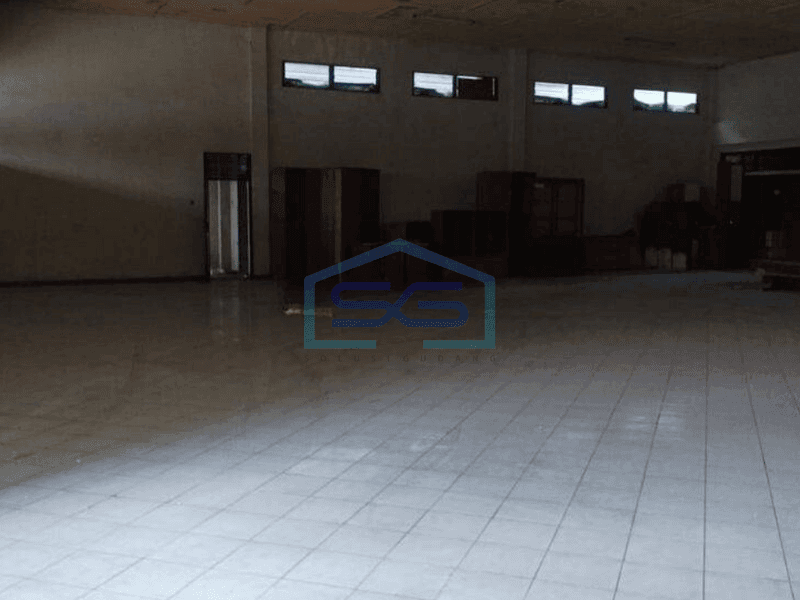 Gudang Dengan Area Parkir Luas di Kota Purwokerto