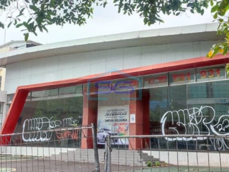 Dijual Kantor Eks Showroom di Mampang Prapatan, Jakarta Selatan LB 900 m²
