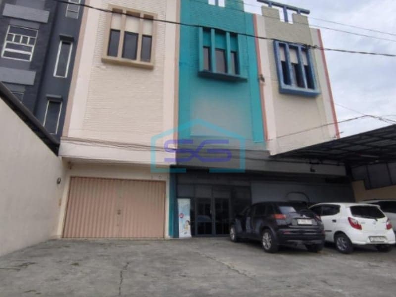 Disewakan Ruko Lokasi Strategis di Pos Pengumben, Jakarta Barat LB 280 m²