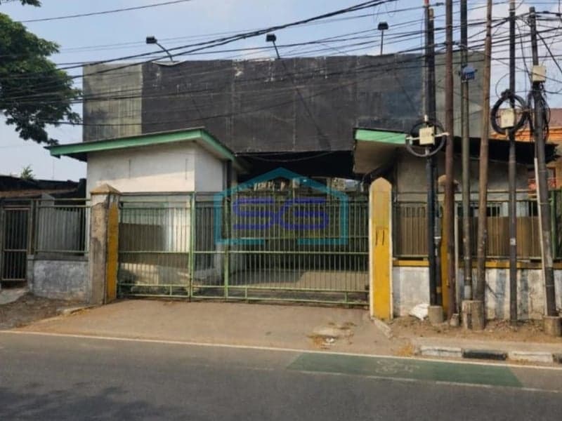 Disewakan Ruko 2 Lantai dengan Lahan Luas di Pinggir Jalan Besar, Sepanjang Jaya, Bekasi