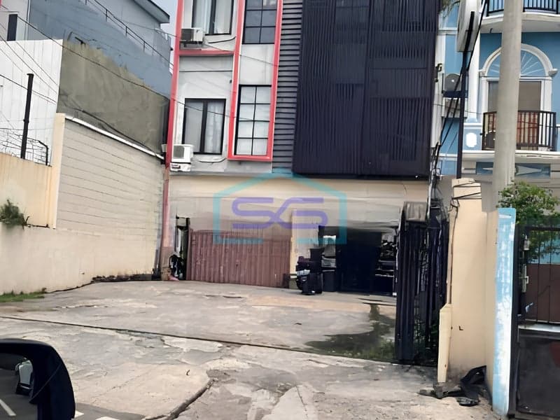Disewakan Ruko Lokasi Strategis di Kedoya, Jakarta Barat LB 225 m²
