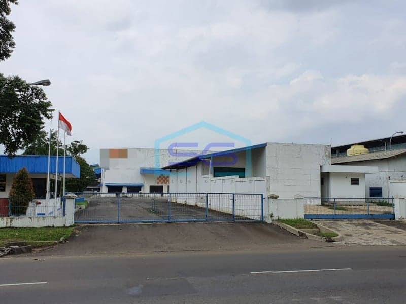 Dijual Gudang Ex Pabrik di Pinggir Jalan Raya Jababeka, Akses Dekat Tol. Row Jalan Lebar 2 Lajur