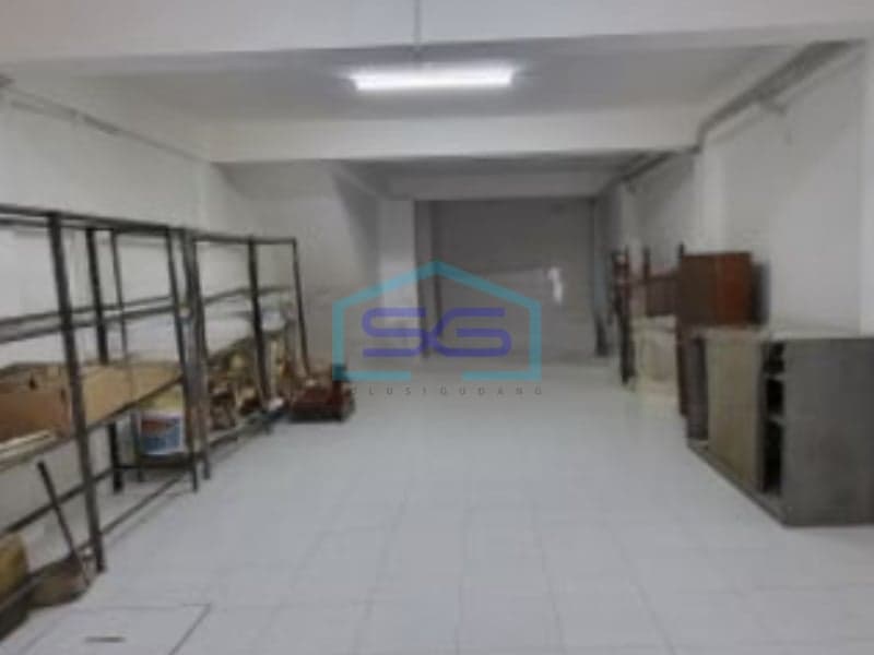 Disewakan Ruko Luas Tanah 100 m² 3 Lantai Lokasi di Jakarta Barat