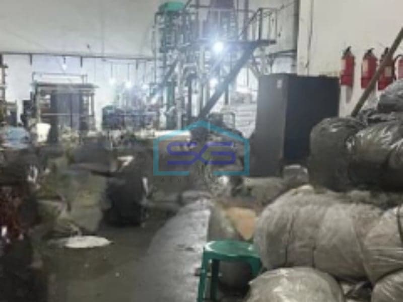 Dijual Gudang Akses Container Luas Tanah 330 m2 Lokasi di Pasar Kemis Tangerang