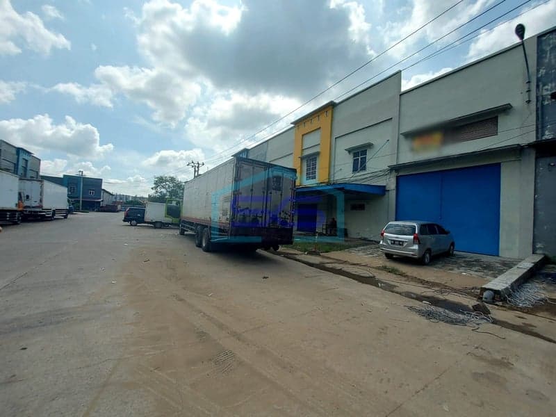 Dijual Gudang Siap Pakai di Komplek Pergudangan Palembang, Sumatera Selatan Luas Tanah 918m²