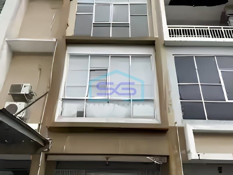 Disewakan Ruko Harga Murah Cocok Untuk Kantor di Jakarta Barat LB 260 m²