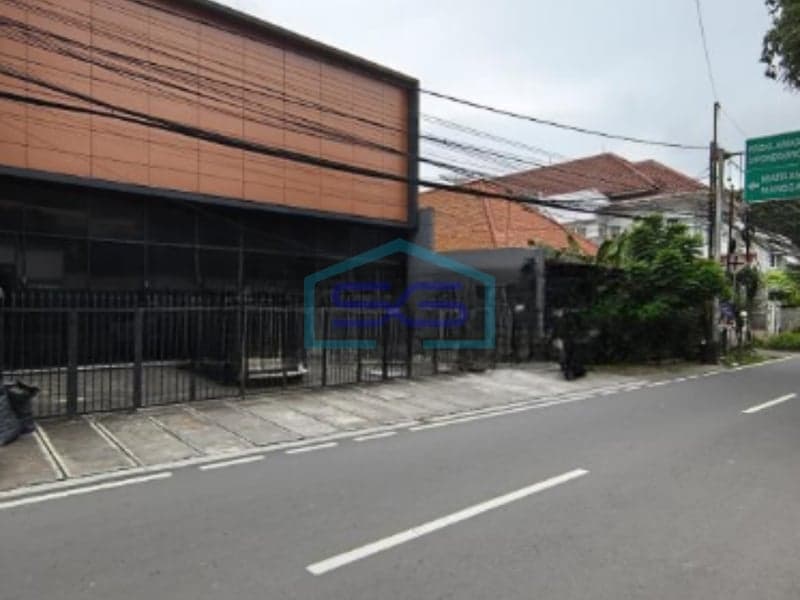 Disewakan Ruko Kawasan Super Strategis di Salemba, Jakarta Pusat LB 674 m²