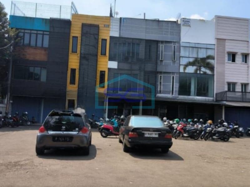 Disewakan Ruko Lokasi Strategis di Pasar Minggu, Jakarta Selatan LB 288 m²