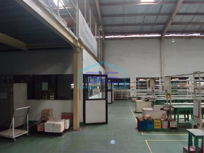 Dijual Gudang Ex Pabrik di Pinggir Jalan Raya Jababeka, Akses Dekat Tol. Row Jalan Lebar 2 Lajur