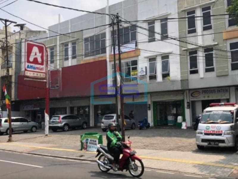 Disewakan Ruko Parkir Luas dan Strategis di Jakarta Selatan LB 245 m²